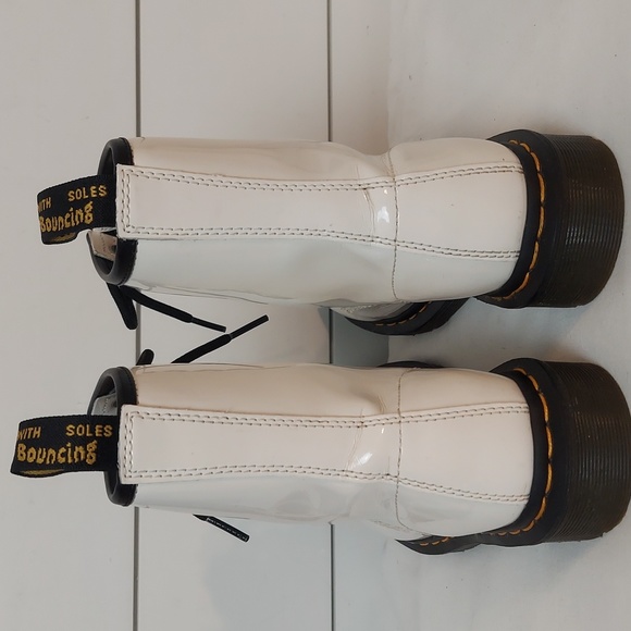 Dr. Martens white "AirWair with Bouncing Soles" boots.  Sz 8 - Picture 4 of 13